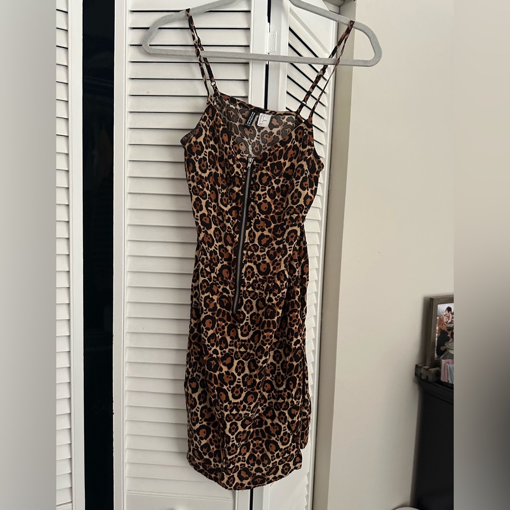H&M Divided cheetah dress size 8 zip up front detail